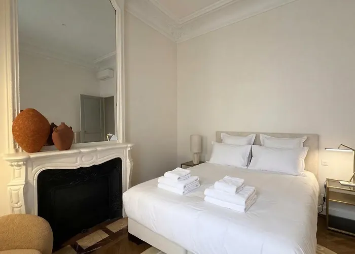3br Pierre Charron Champs Elysee
