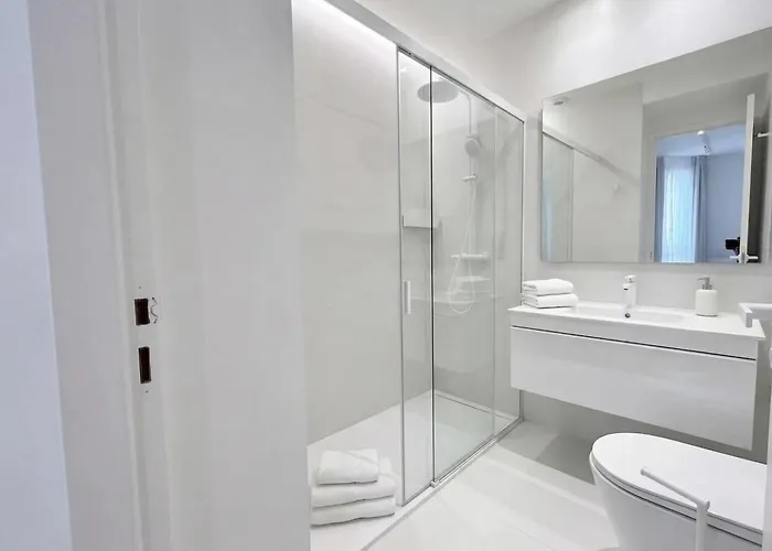 3br Pierre Charron Champs Elysee *