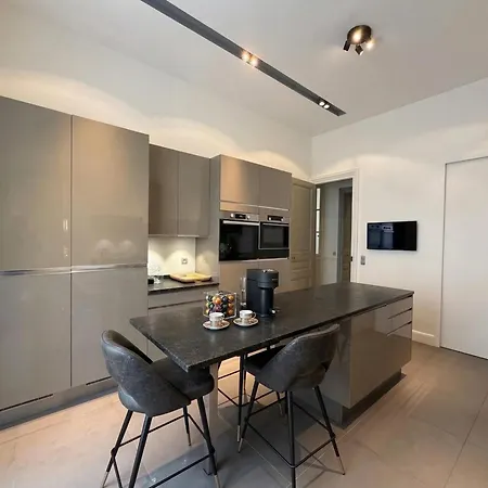 Appartement 3br Pierre Charron Champs Elysee
