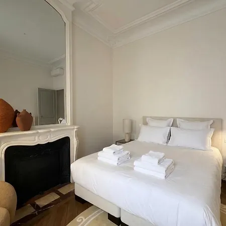 3br Pierre Charron Champs Elysee