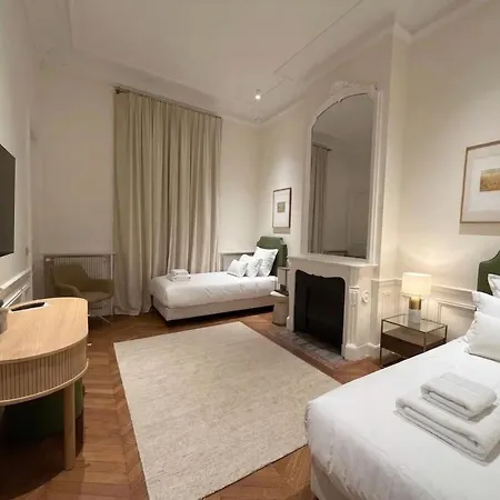 Appartement 3br Pierre Charron Champs Elysee *
