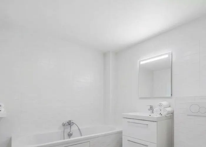 3br Pierre Charron Champs Elysee Apartment *