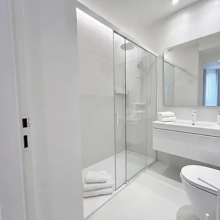 3br Pierre Charron Champs Elysee *